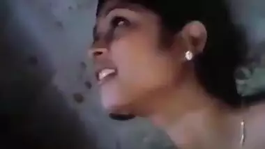 Desi Beautiful gf sucking lover dick