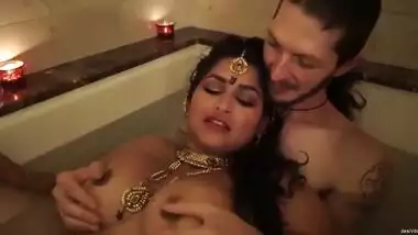Hot Indian Porn Model Enjoying Bathtop Romance