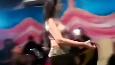 Hijabi Pakistani Babe’s Erotic Mujra Dance