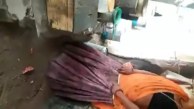 Indian Aunty Showing her Pussy