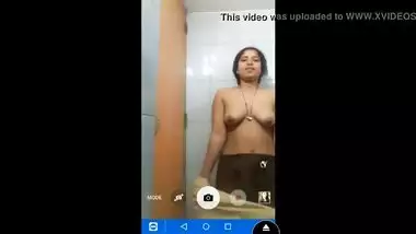 Bangladeshi wife nude MMS video leaked