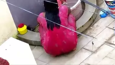 aunty open bath in red nighty