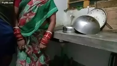 Kitchen Me Kaam Kar Rhi Saali Ko Jabardasti Choda Bedroom Me