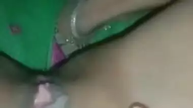 Horny Desi Bhabhi masturbation session in the solo XXX clip close-up