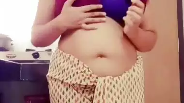 Big boobs wife stripping her saree and nude