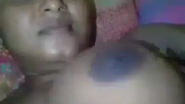 Sexy Desi Girl Showing Boobs With Clear Talk