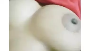 Bengali girl showing big round boobs viral clip
