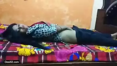 Desi Porn Actress Flaunting Her Body