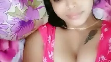 Sexy bhabi show her big boob