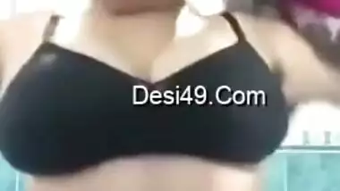Brunette Desi MILF puts off black bra to show her huge XXX boobs