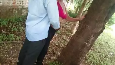 Jungle Me Mili Dost Ki Maa Ko Ghar Lakar Choda - Fucking Best Friend