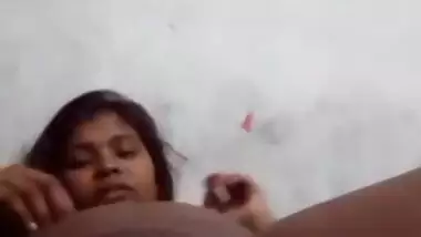 Desi wife fingering pussy