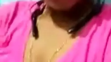 Desi Girl Shows her Boobs on vc