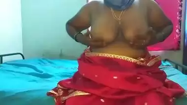 Desi aunty fingering pussy