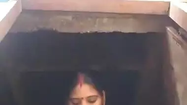 Desi bhabi showing her boobs and pussy