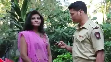 College teacher ne police wale se sexual maje liye