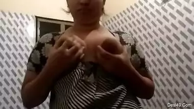Today Exclusive-cute Desi Girl Showing Her Big Boobs