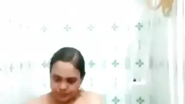 Hot Bhabhi in bathroom 2 clips part 1