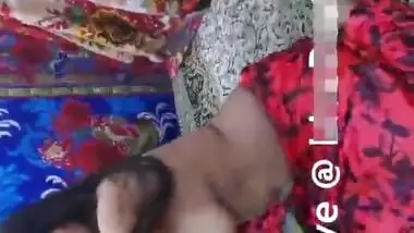 Sexy Desi Girl Showing Boobs