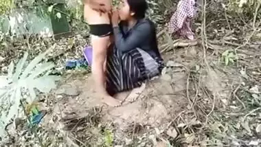 Sexy Indian Aunty outdoor fuck while husband is not at home