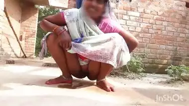 I’m pissing and see my hot pussy, Indian wife kaise peshab kar rhi h