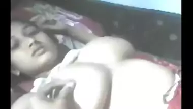 Pakistani BF chews his GF’s big-boob