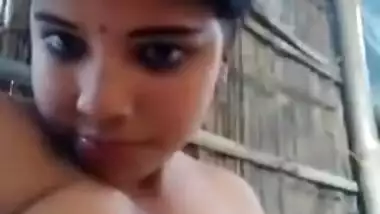 Today Exclusive-cute Village Girl Record Her Nude Selfie