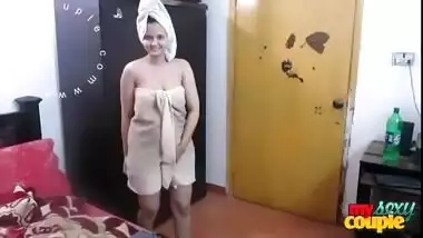 Indian Big boobs Bhabhi Sonia After Shower STRIPS for Husband