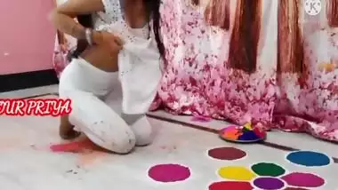 Zoya Bhabhi Holi Par Rangeen Goddi Ban Kar Khub Chudi-part 4