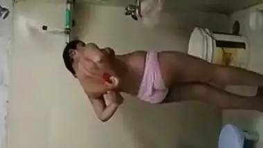 Today Exclusive-super Hot Desi Girl Bathing Part 2