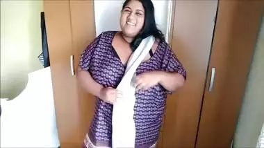 Teen Indian BBW exposes her sex appealing body and huge XXX boobies