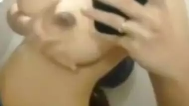 Beautiful desi Horny Girl Pressing Boob And Trying To Milking