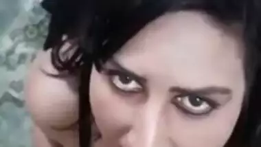 Hot Pakistani Housewife Sucking Dick Of Her Husband’s Friend