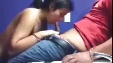 Naked Desi gal pleases surprised BF with XXX blowjob in the bathroom