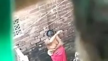 Indian girl bathing video taken hidden 