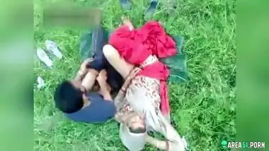 Desi jungle sex of young college girl and bf сaught on spy camera