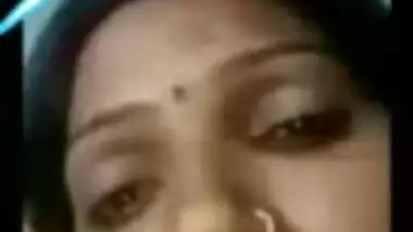 Sexy Desi MILF works for XXX webcam chat revealing her big boobs