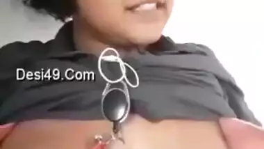 Desi chick prepared to expose huge XXX natural breasts on camera