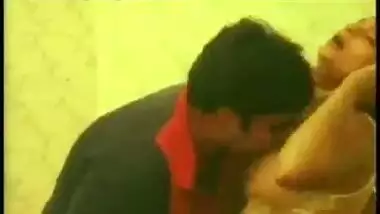 Geeli aunty se pati ke dost ne bathroom mai wet sex masti ki