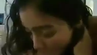 Kolkata Girlfriend loves giving blowjob to college Lover