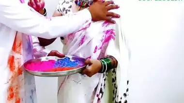 Happy Holi Ghar Par Koi Nahi Hai Jab Tak Hamari Chudai Ho Jaye