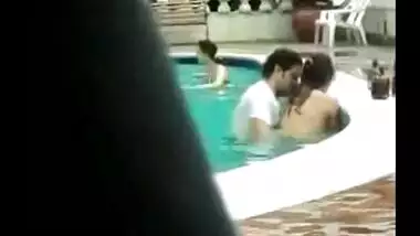 Sex in swimming pool recorded livecam