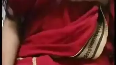 Desi Bhabhi Showing Big Boobies In Red Saree