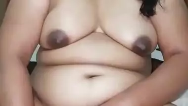 Horny Bhabhi masturbating