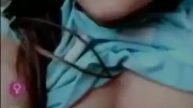 Horny Paki girl nude on video call