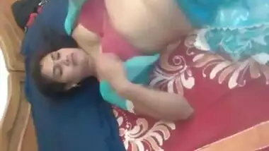 Desi Bhabhi In Sari Masturbation