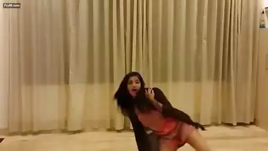 Sexy Dance Of Indian Babe – Movies