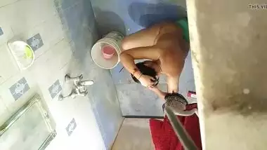 Step mother bathing with huge ass