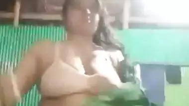 Tamil young college babe pressing her boobs