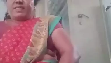 Mature Tamil sex aunty spreading pussy in mood